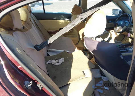 2011 Honda Accord 3.5 Ex z USA, uszkodzony, nr VIN 1HGCP3F70BA022027